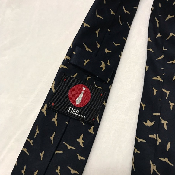 Bird print ties.com men’s tie - Picture 2 of 3